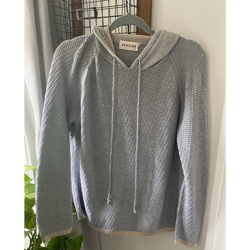 Grey Vestige pull over hoodie in size M.